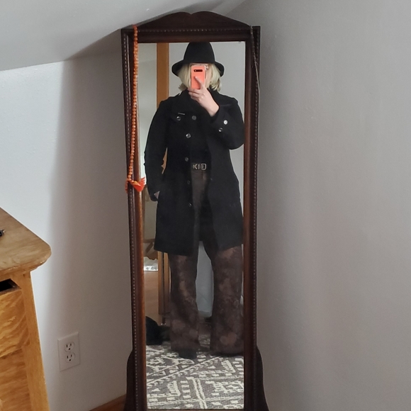 Meet your Posher, Emma - Picture 3 of 4